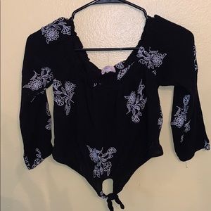 cropped off the shoulder knot floral shirt